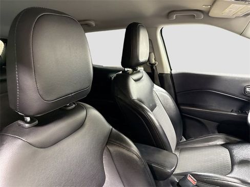 Used 2018 Jeep Compass Altitude w/ Popular Equipment Group image 28