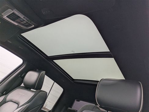 Used 2019 RAM 1500 Laramie image 17