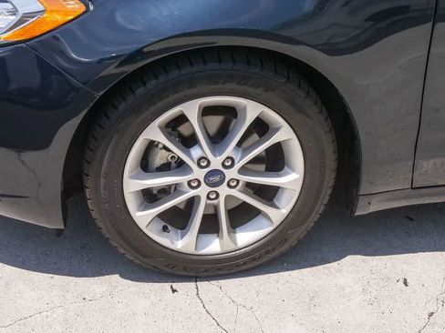 Used 2020 Ford Fusion SE FWD image 5