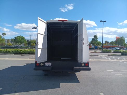 Used 2019 Chevrolet Express 3500 w/ Power Convenience Package image 10