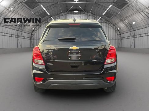 Used 2022 Chevrolet Trax LS w/ Tint and Cruise Package FWD image 9