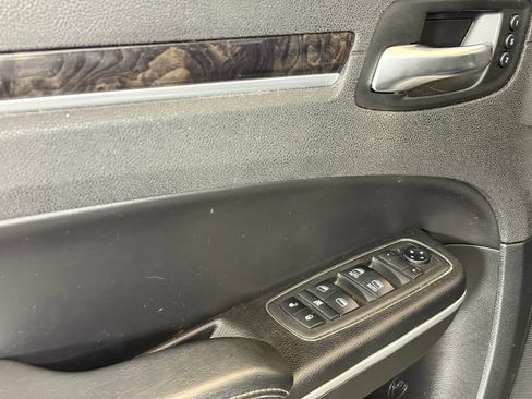 Used 2019 Chrysler 300 Limited image 14