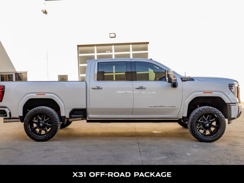 Used 2025 GMC Sierra 2500 Denali Ultimate image 10