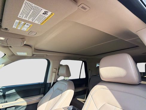 Used 2024 Ford Expedition Limited image 29