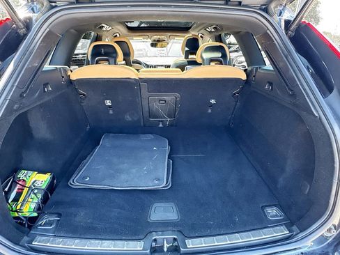 Used 2018 Volvo XC60 T6 Momentum w/ Vision Package AWD/4WD image 27