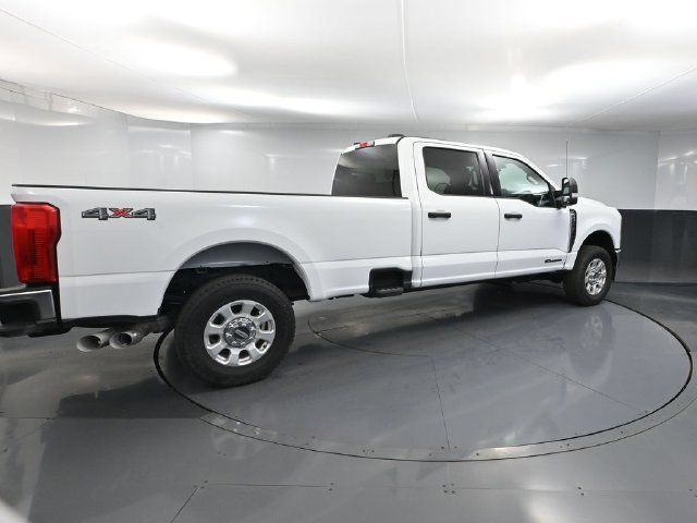 Used 2023 Ford F250 XLT AWD/4WD image 3