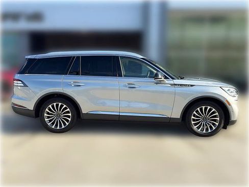 Used 2023 Lincoln Aviator Reserve w/ Equipment Group 201A RWD image 10