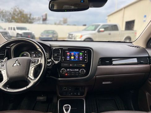 Used 2018 Mitsubishi Outlander GT image 24