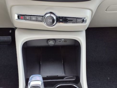 New 2026 Volvo XC40 B5 Plus w/ Protection Package Premier image 23