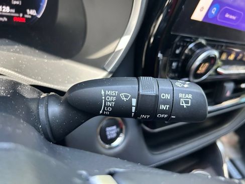 Used 2023 Toyota Highlander Limited FWD image 24