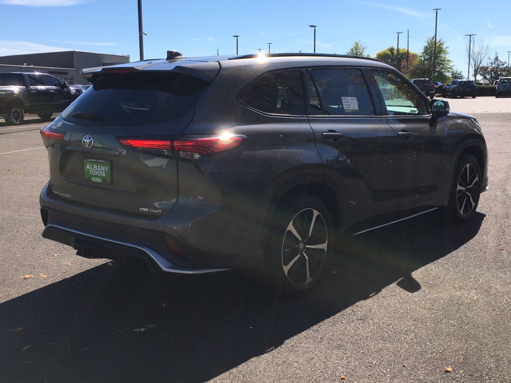 Used 2021 Toyota Highlander XSE AWD/4WD image 7