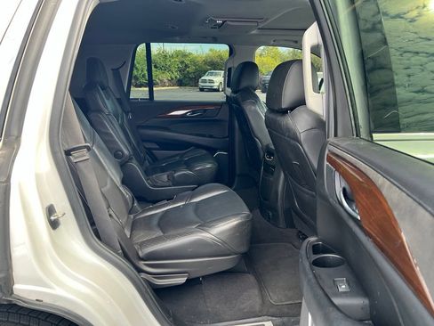 Used 2020 Cadillac Escalade Luxury AWD/4WD image 10