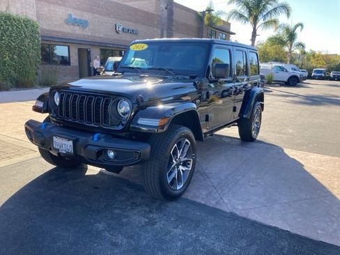 Used 2024 Jeep Wrangler Unlimited image 5
