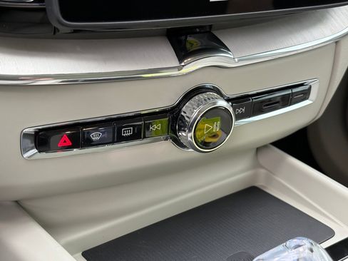 New 2026 Volvo XC60 B5 Ultra w/ Protection Package Premier image 16