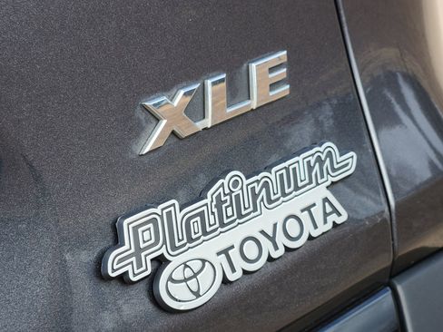Used 2021 Toyota RAV4 XLE Premium image 16