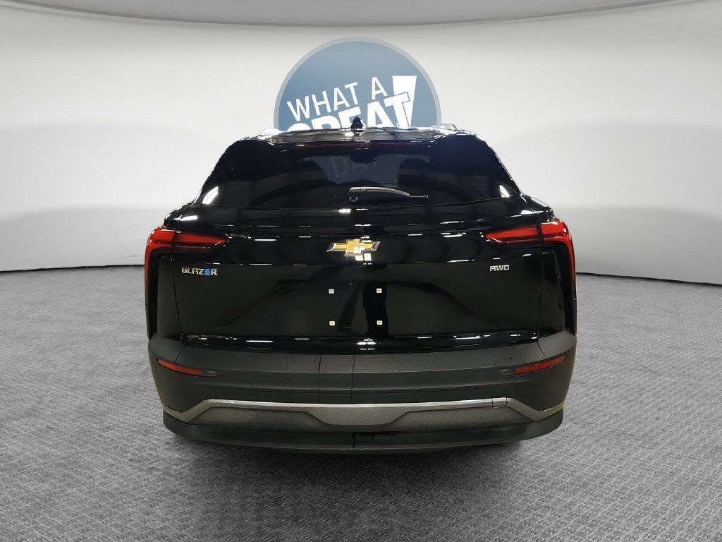 Used 2025 Chevrolet Blazer EV LT AWD/4WD image 6