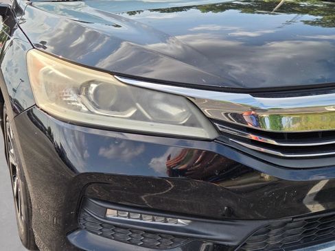Used 2017 Honda Accord EX-L image 2