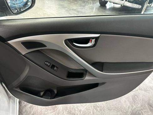 Used 2016 Hyundai Elantra Limited w/ Option Group 04 image 14