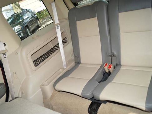 Used 2006 Ford Explorer Eddie Bauer image 30