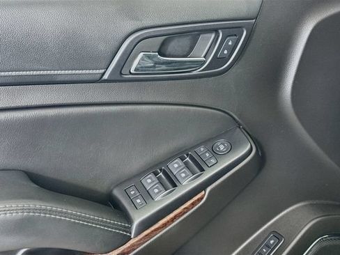Used 2017 GMC Yukon SLT AWD/4WD image 18