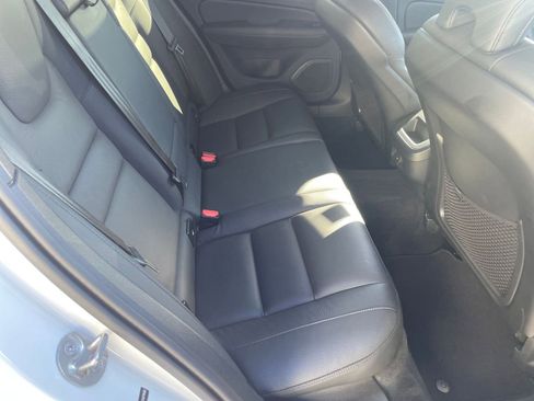 Used 2025 Volvo V60 B5 Cross Country Plus image 39