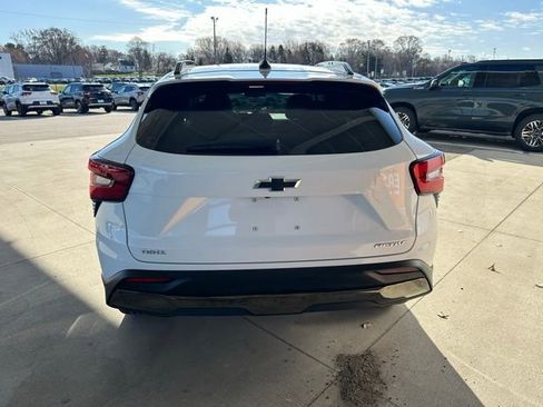 Used 2025 Chevrolet Trax ACTIV w/ Sunroof Package image 9