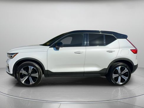 Used 2023 Volvo XC40 Recharge Plus image 15