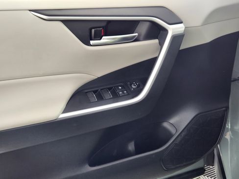 Used 2022 Toyota RAV4 XLE image 16