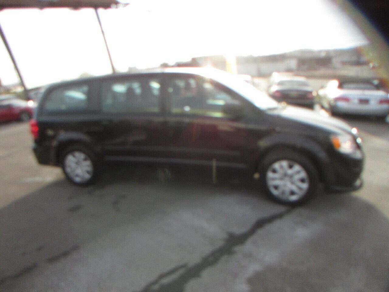 Used 2013 Dodge Grand Caravan American Value Package FWD image 3