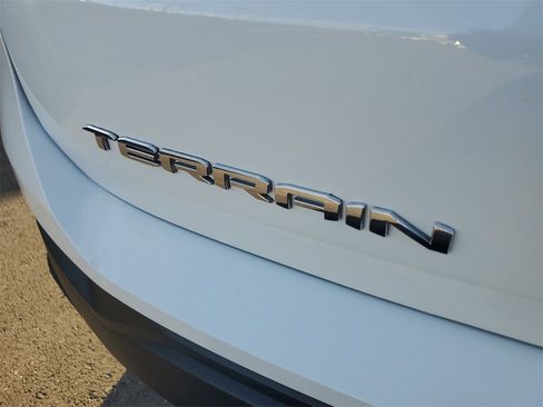 Used 2022 GMC Terrain SLE w/ LPO, Floor Liner Package image 7