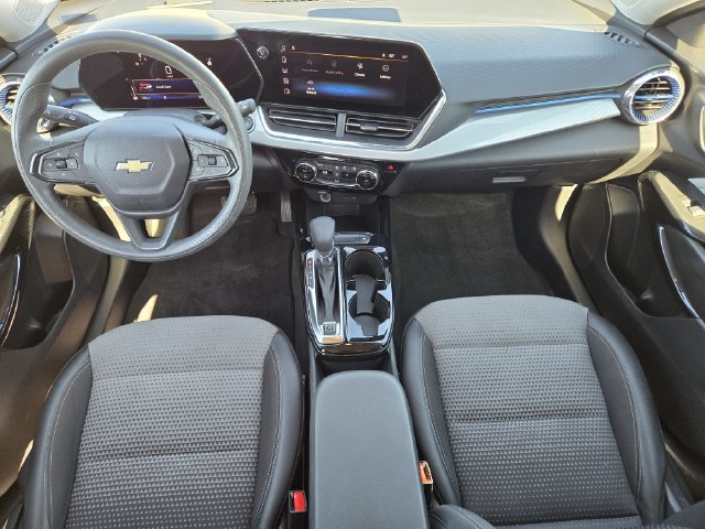 Used 2025 Chevrolet Trax LT FWD image 26