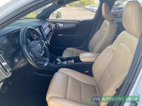 Used 2019 Volvo XC40 T4 Inscription FWD image 17