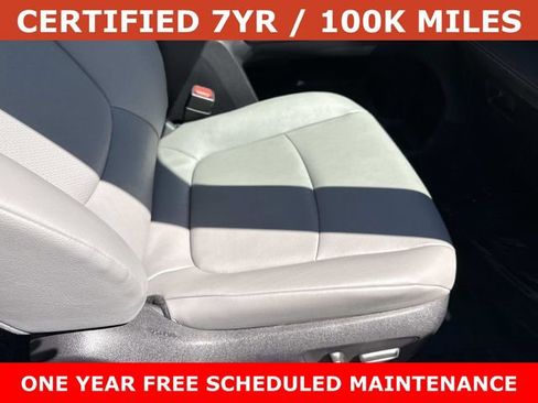 Used 2025 Toyota Sienna XLE FWD image 10