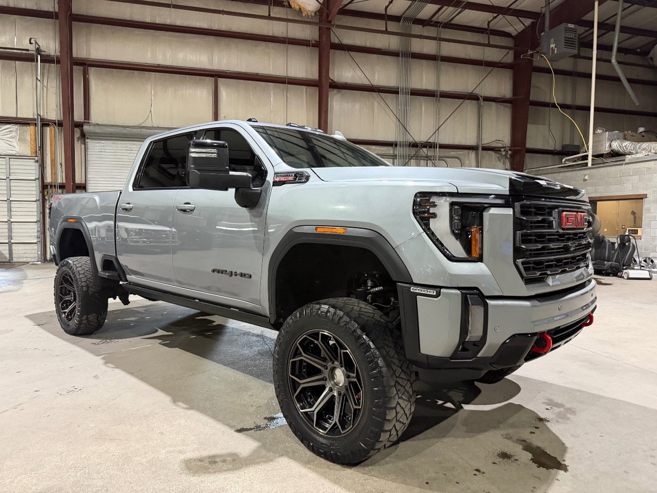 Used 2024 GMC Sierra 2500 AT4 w/ AT4 Preferred Package AWD/4WD image 2