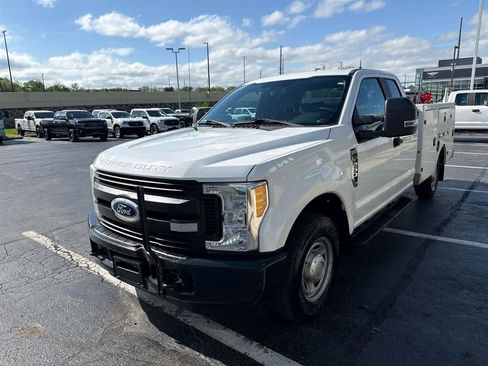 Used 2017 Ford F250 XL w/ Power Equipment Group RWD image 4