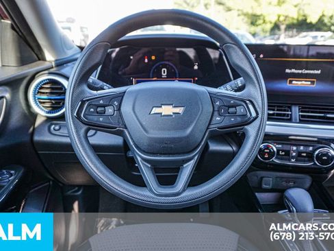 Used 2025 Chevrolet Trax LT FWD image 27