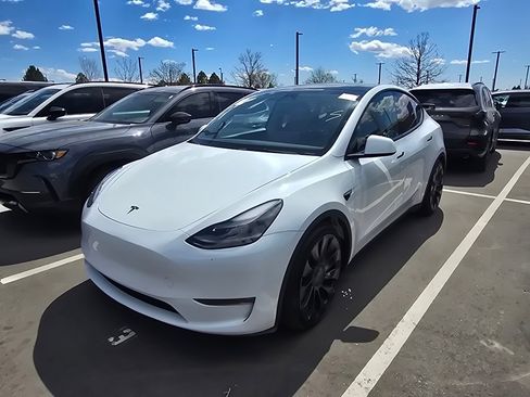 Used 2022 Tesla Model Y Performance image 9