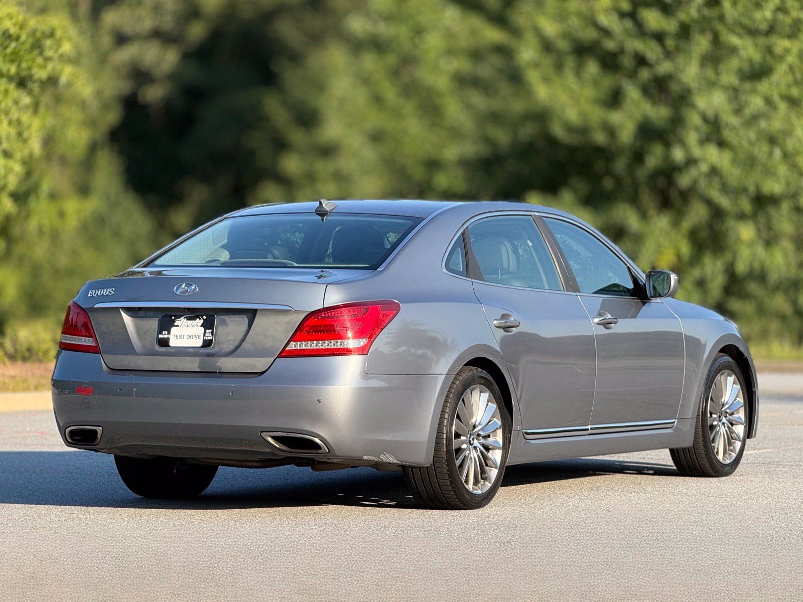 Used 2014 Hyundai Equus Signature RWD image 11