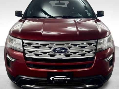 Used 2019 Ford Explorer XLT image 3