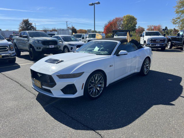 Used 2025 Ford Mustang GT Premium RWD image 3