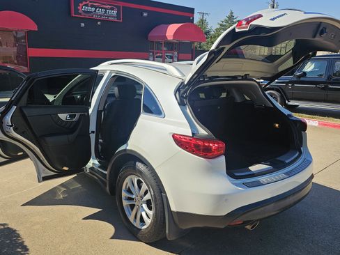 Used 2017 INFINITI QX70 2WD w/ Premium Package image 18