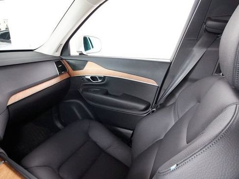 Certified 2024 Volvo XC90 T8 Plus w/ Protection Package Premier AWD/4WD image 8