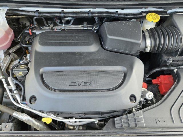 Certified 2024 Chrysler Pacifica Touring-L FWD image 32