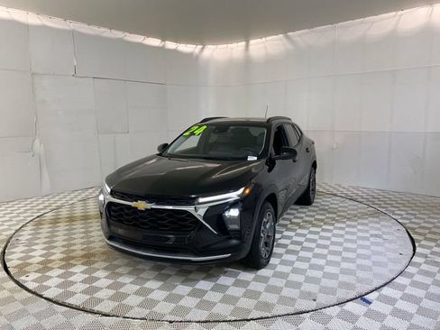 Used 2024 Chevrolet Trax LT w/ Driver Confidence Package FWD image 20