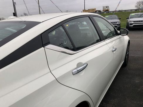 Used 2025 Nissan Altima 2.5 SV AWD/4WD image 6