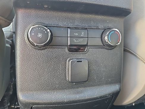 Used 2018 Ford Explorer XLT w/ Equipment Group 202A AWD/4WD image 19