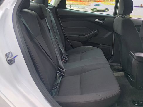 Used 2018 Ford Focus SE w/ SE Appearance Package FWD image 20