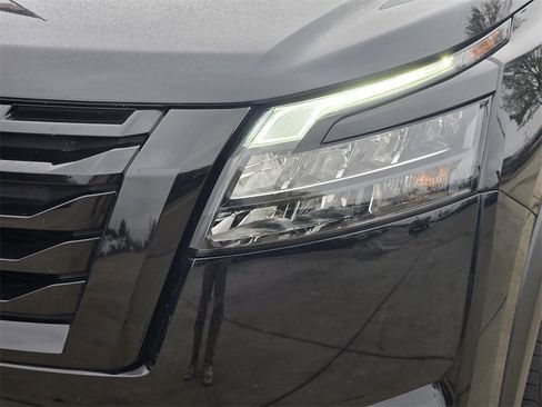 Used 2024 Nissan Pathfinder SV w/ SV Premium Package image 15