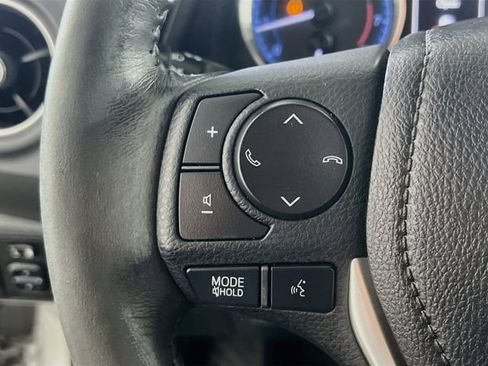 Used 2017 Toyota Corolla SE FWD image 17