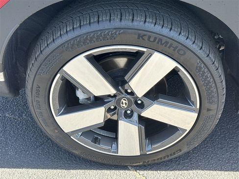 Used 2025 Hyundai Santa Fe Limited image 17